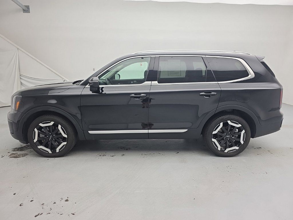 Used 2024 Kia Telluride EX w/ EX Captain's Chair Package AWD/4WD image 5