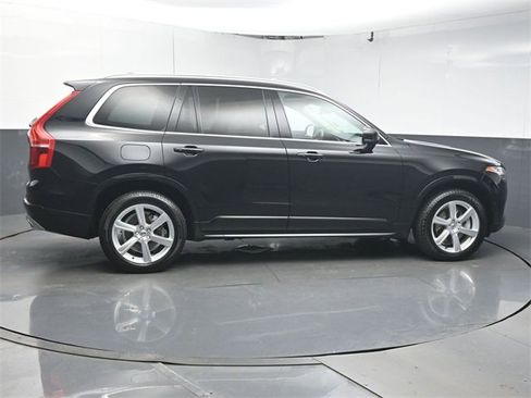 Used 2021 Volvo XC90 T5 Momentum w/ Climate Package image 8