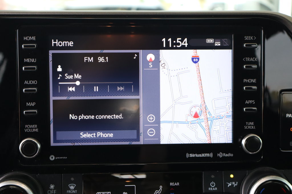 Used 2020 Toyota Highlander XLE AWD/4WD image 26