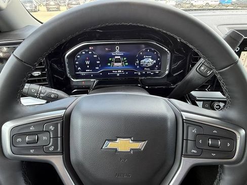 Used 2025 Chevrolet Silverado 1500 LT AWD/4WD image 19