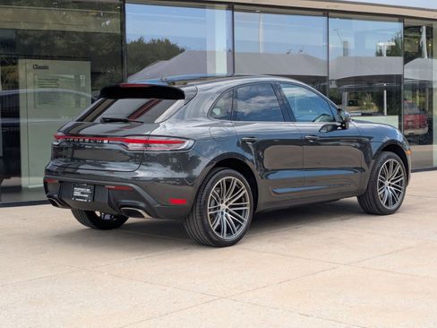 Used 2025 Porsche Macan image 9