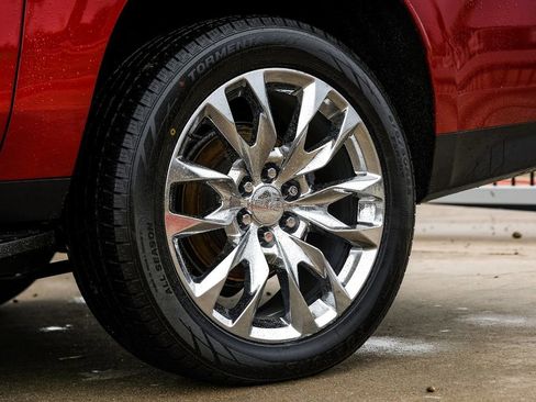 Used 2022 GMC Yukon XL SLE image 57