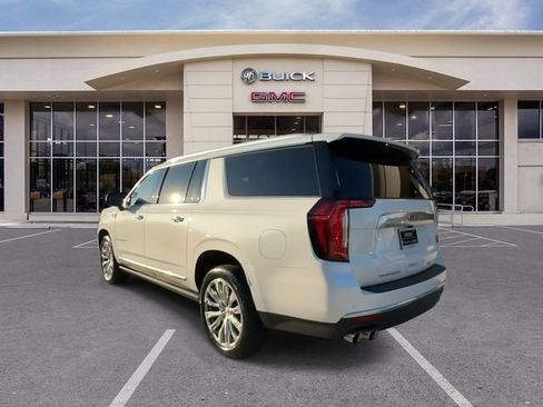 Used 2022 GMC Yukon XL Denali image 10
