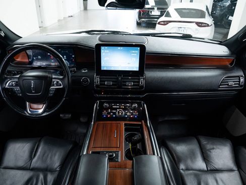 Used 2020 Lincoln Navigator L Reserve w/ Equipment Group 208A Reserve image 9