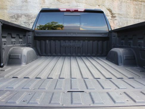 Used 2024 GMC Sierra 1500 AT4 w/ Technology Package AWD/4WD image 38