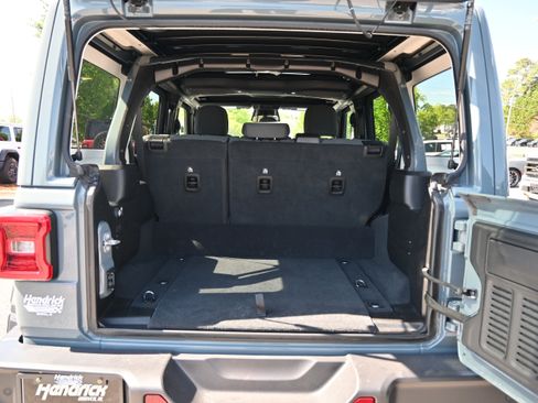 Used 2025 Jeep Wrangler Unlimited Sahara w/ Safety Group AWD/4WD image 32