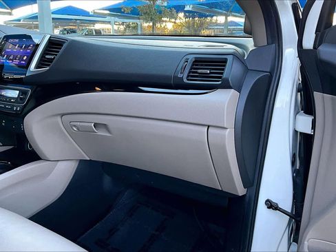 Used 2018 Honda Pilot Touring image 18