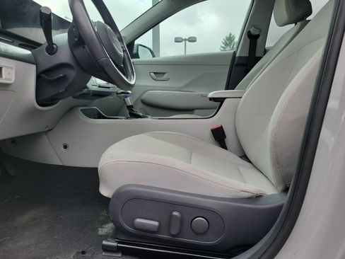 Used 2024 Hyundai Kona SEL AWD/4WD image 16