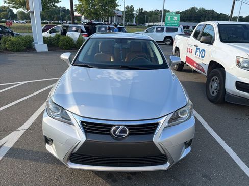 Used 2015 Lexus CT 200h FWD image 1