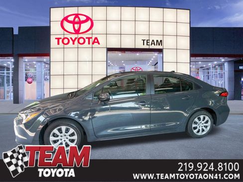 Used 2025 Toyota Corolla LE FWD image 1