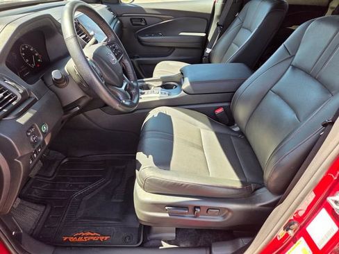 Used 2025 Honda Ridgeline TrailSport image 10