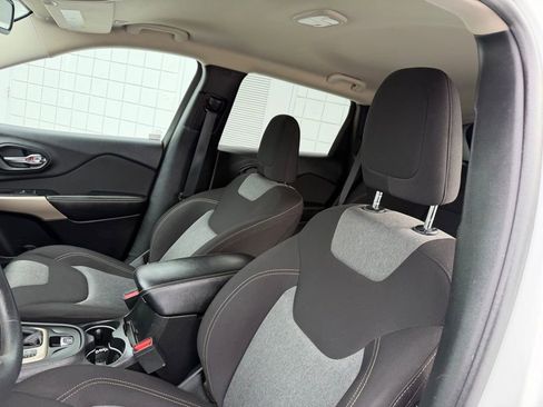 Used 2018 Jeep Cherokee Latitude image 17