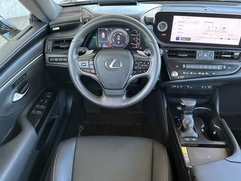 Used 2025 Lexus ES 300h w/ Premium Package FWD image 17