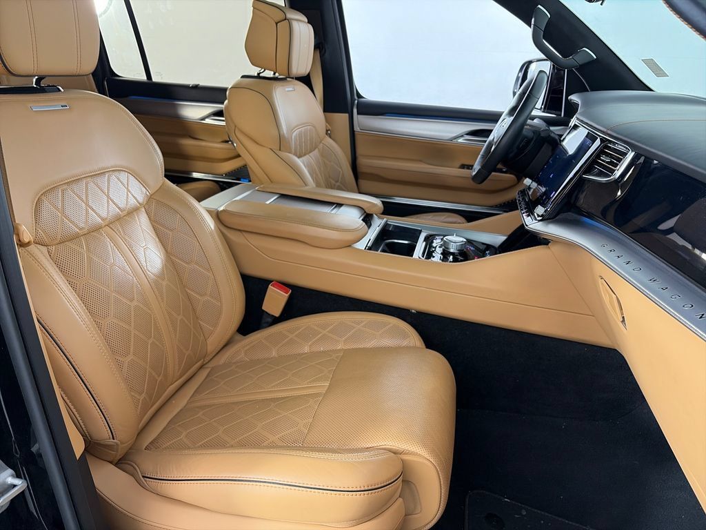 Used 2023 Jeep Grand Wagoneer Series III AWD/4WD image 31
