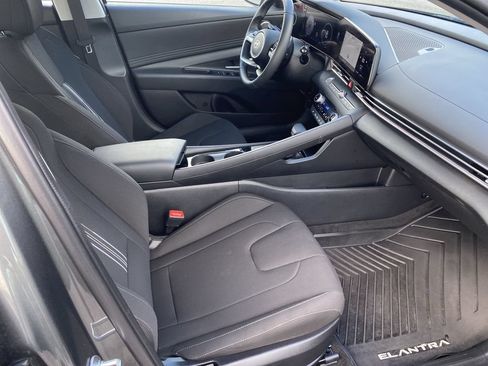 Certified 2025 Hyundai Elantra SEL FWD image 32