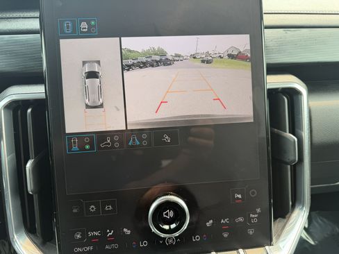 Used 2025 GMC Acadia Elevation AWD/4WD image 4