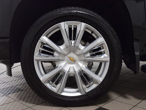 Used 2025 Chevrolet Silverado 1500 High Country w/ High Country Premium Package AWD/4WD image 27