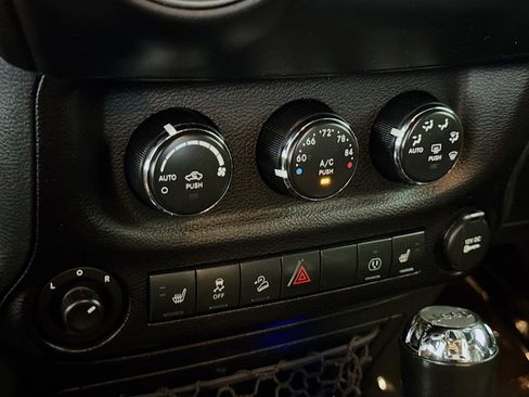 Used 2016 Jeep Wrangler Unlimited Rubicon AWD/4WD image 11