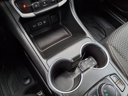 Certified 2022 GMC Terrain SLE w/ Driver Convenience Package image 11