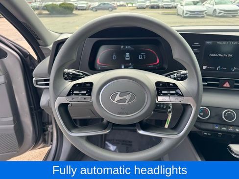 Certified 2024 Hyundai Elantra SE FWD image 12