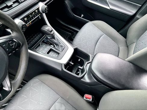 Used 2022 Toyota RAV4 XLE image 13