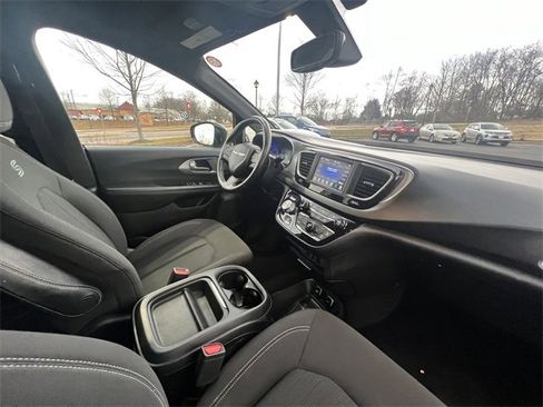 Used 2019 Chrysler Pacifica Touring Plus w/ S Appearance Package image 21