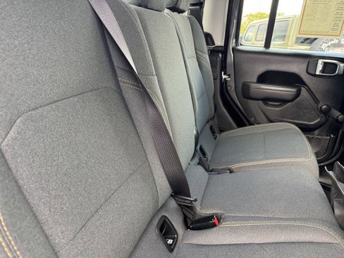 Certified 2024 Jeep Gladiator Sport image 9