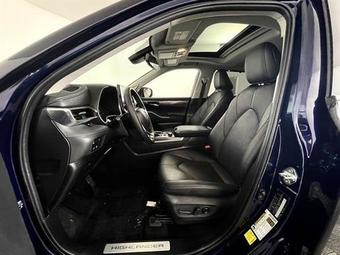 Used 2024 Toyota Highlander Limited image 10