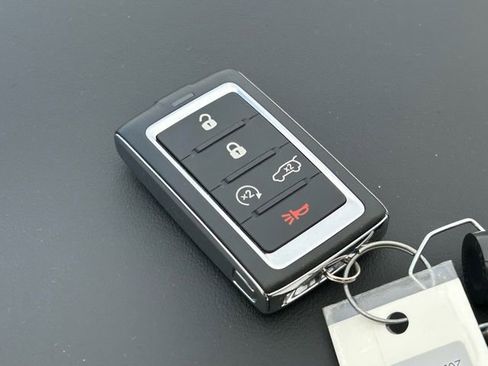 Used 2022 Jeep Grand Cherokee Overland w/ Advanced Protech Group III image 14