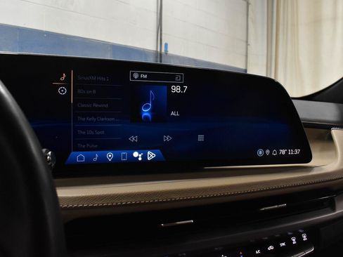 Certified 2024 Cadillac XT4 Luxury w/ Cold Weather Package AWD/4WD image 13
