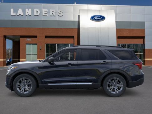 New 2025 Ford Explorer Active w/ Active Comfort Package image 3
