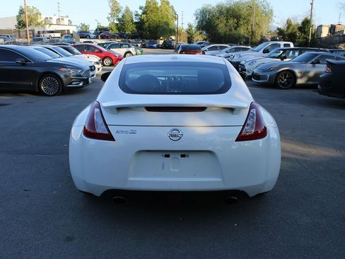 Used 2018 Nissan 370Z Coupe RWD image 7