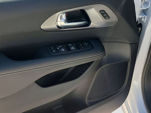 New 2026 Chrysler Pacifica Limited w/ S Appearance Package image 45