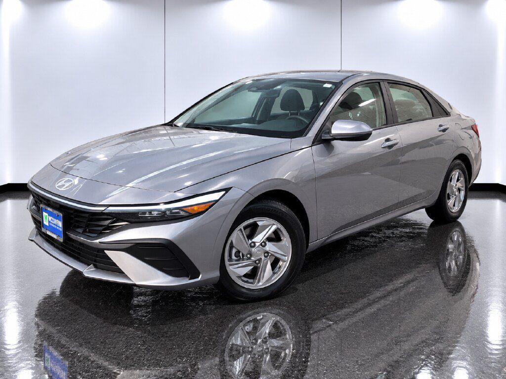 Certified 2025 Hyundai Elantra SE FWD image 1