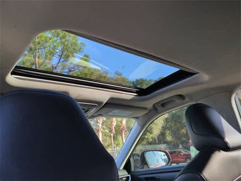 Used 2020 Toyota Highlander XLE image 23