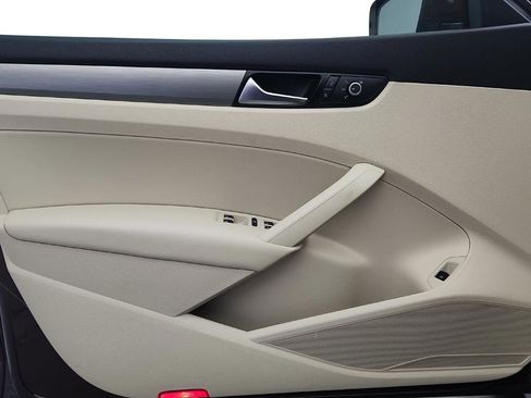 Used 2014 Volkswagen Passat TDI SE image 20