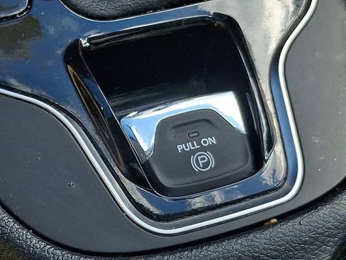 Used 2020 Jeep Cherokee Limited AWD/4WD image 28