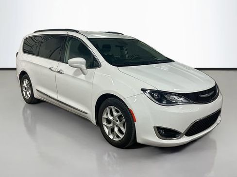 Used 2017 Chrysler Pacifica Touring-L w/ Tire & Wheel Group image 3