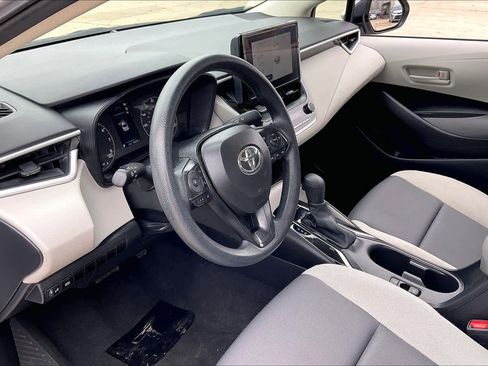Used 2025 Toyota Corolla LE image 19