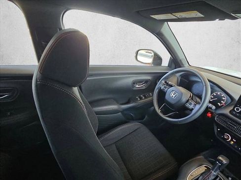 Used 2024 Honda HR-V Sport image 2