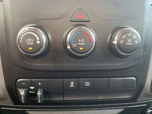 Used 2018 RAM 1500 Express AWD/4WD image 16