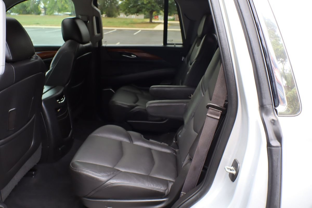 Used 2016 Cadillac Escalade Luxury AWD/4WD image 20