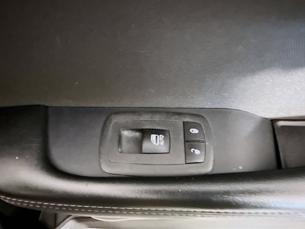 Used 2022 Dodge Challenger SXT RWD image 28