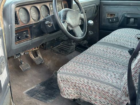 Used 1993 Dodge D/W Truck 250 image 4