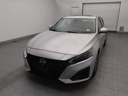 Used 2023 Nissan Altima 2.5 SV w/ SV Premium Package FWD image 15
