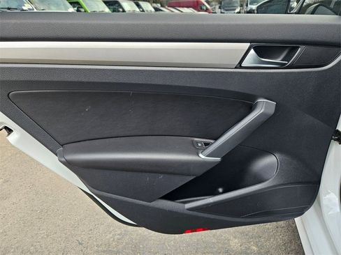 Used 2022 Volkswagen Passat 2.0T SE image 14