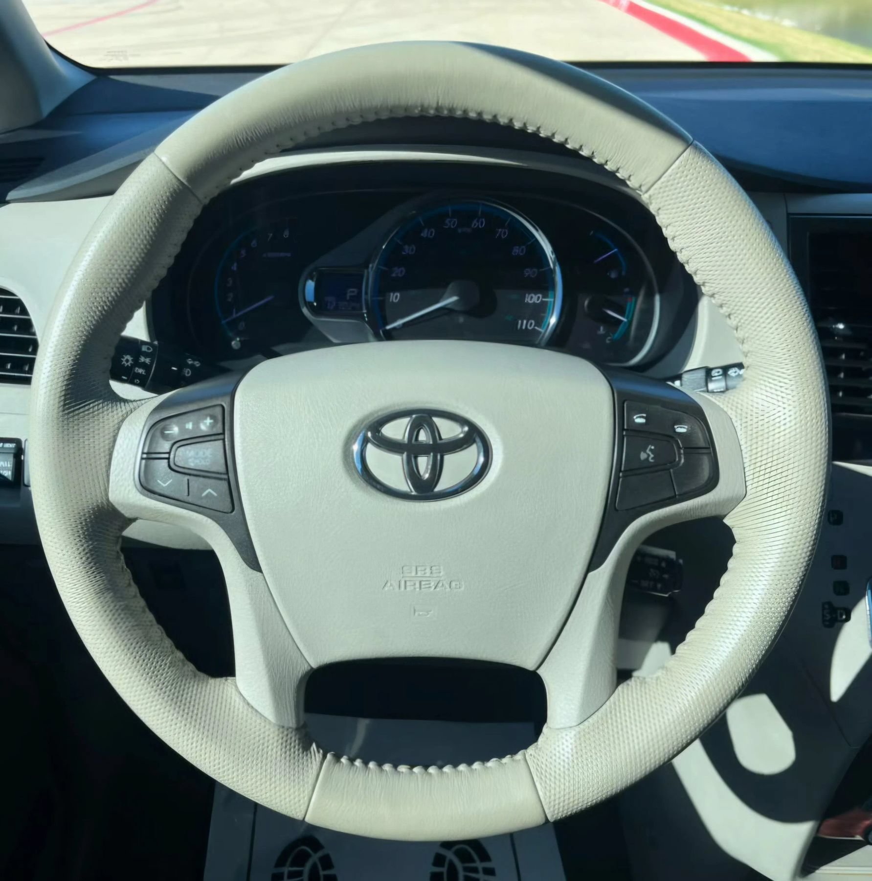 Used 2011 Toyota Sienna XLE w/ XLE Navigation Pkg FWD image 25