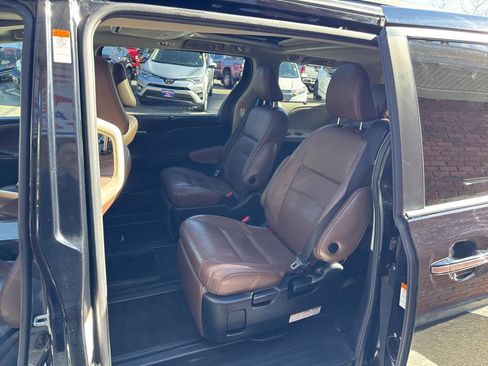Used 2017 Toyota Sienna Limited Premium w/ Advanced Technology Package image 19