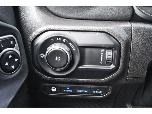 Used 2023 Jeep Wrangler Unlimited Sahara AWD/4WD image 18