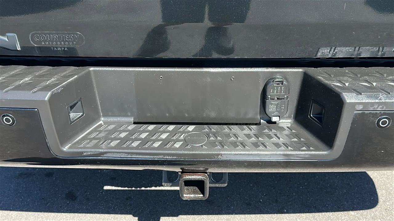 Used 2019 Nissan Titan SV w/ SV Convenience Package RWD image 46